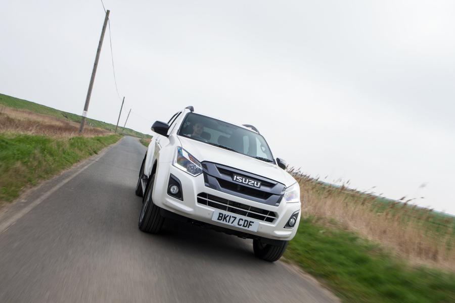  Isuzu D-Max Blade Double Cab 2017 года  (UK) (фото 6 из 52)